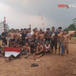 Keseruan Peringatan HUT RI ke-81 di Kersamanah: Warga RW 02 Nanjungjaya Antusias Ikuti Lomba Panjat Pinang